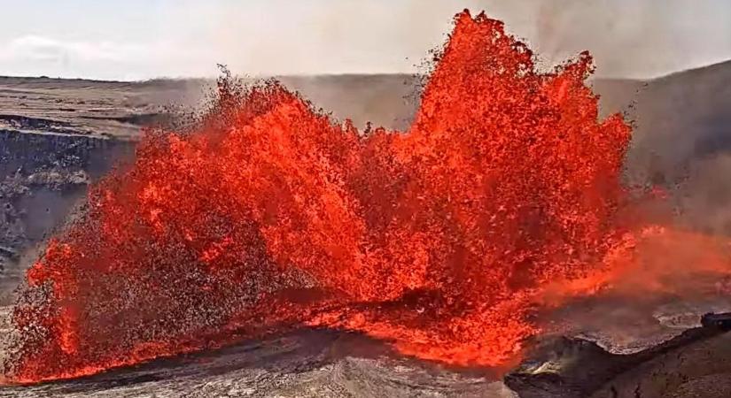Brutális: száz emelet magasban lövellt ki a láva a vulkánból (VIDEÓ)