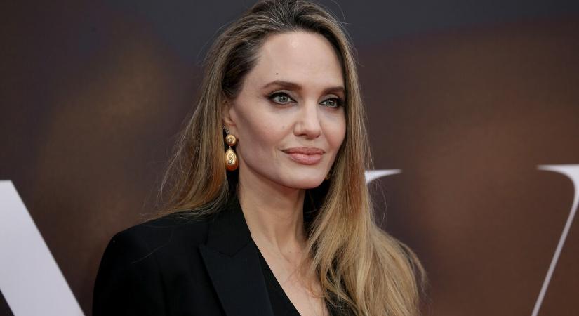 Angelina Jolie ukrajnai látogatása két táborra osztotta az internet népét
