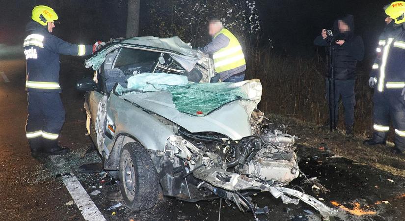 Egy házaspár halt meg az Újszilvásnál történt balesetben, a fiuk életveszélyes sérüléseket szenvedett