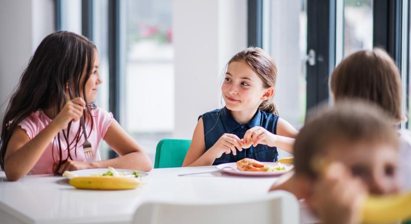 Tömeges iskolai ételmérgezés: 80 budapesti gyerek volt érintett, nyolcan még mindig kórházban vannak