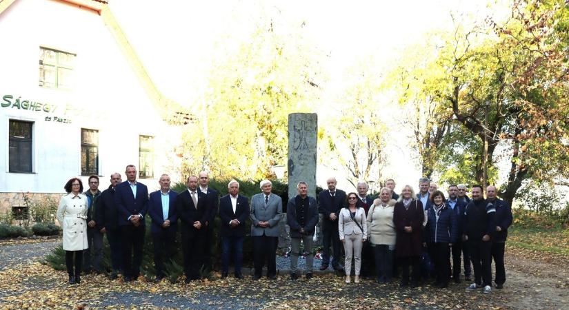 Celldömölkön rendezték meg az első Eötvös-találkozót - A fizikus a Ság hegyen végezte el nevezetes kísérletét