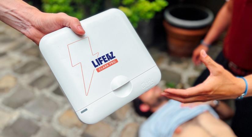 Szívmegállás: minden Tesco-üzletben van már defibrillátor