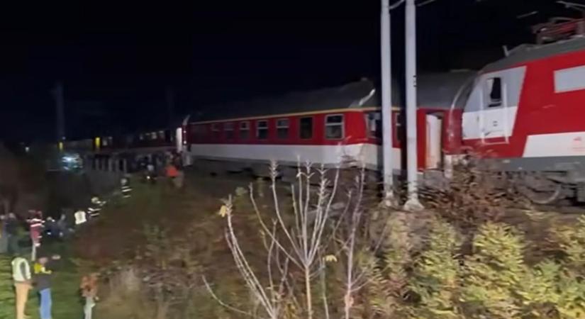 79 utast szállítottak kórházba a vasárnap esti vonatbaleset után Szlovákiában