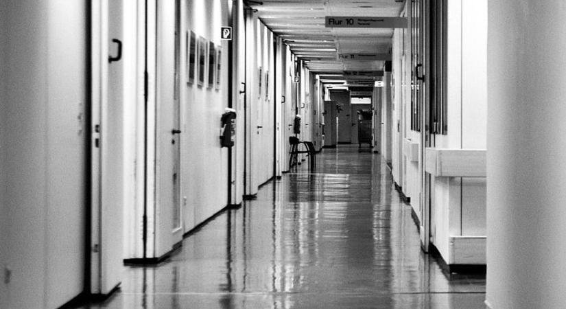 Egyre több a kérdés a holtan talált főorvosnő ügye körül, nagy erőkkel folyik a vizsgálat (VIDEÓ)