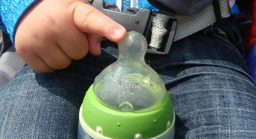 Gond van a Nestlé bébiételével