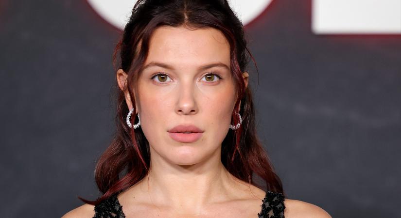 A 21 éves Millie Bobby Brown pucérruhában jelent meg a Stranger Things premierjének vörös szőnyegén