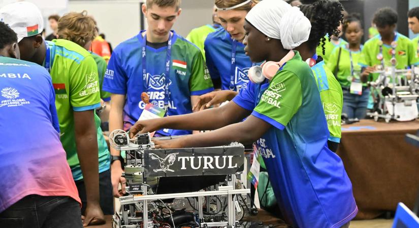 Magyarország a negyedik helyen végzett a nemzetközi robotikai versenyen