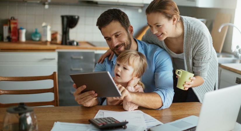 Sok szülő nem tud róla: több tízezer forint jár minden 2005 után született gyereknek az államtól