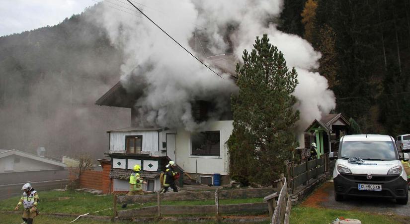Ötven tűzoltót riasztottak a hatalmas konyhai tűzhöz Ausztriában