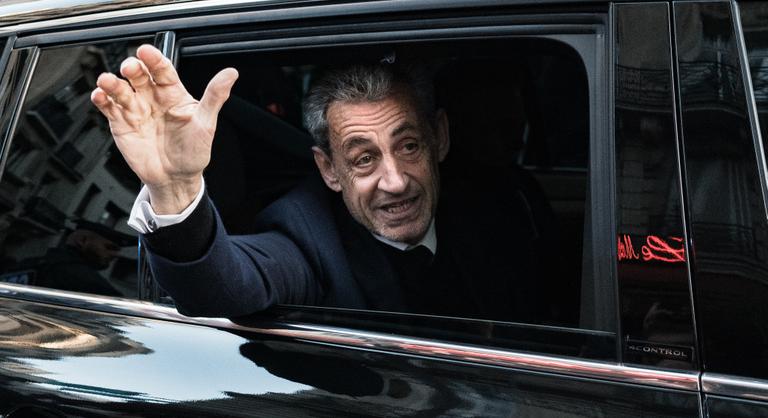 Kiengedték a börtönből Nicolas Sarkozyt, bírósági felügyelet alá került