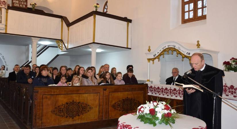Hálaadás a megújult beregrákosi református templomban - „A szeretet mindent remél”