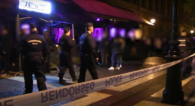 Rendőrségi razzia az ismert belvárosi klubban: a bulizóknál a pupillát és a nyelvszárazságot is ellenőrizték