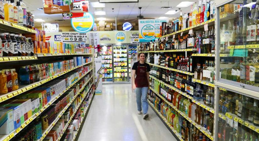 EU-s szinten nőtt, Romániában csökkent az élelmiszerek, italok és dohánytermékek kiskereskedelmi forgalma