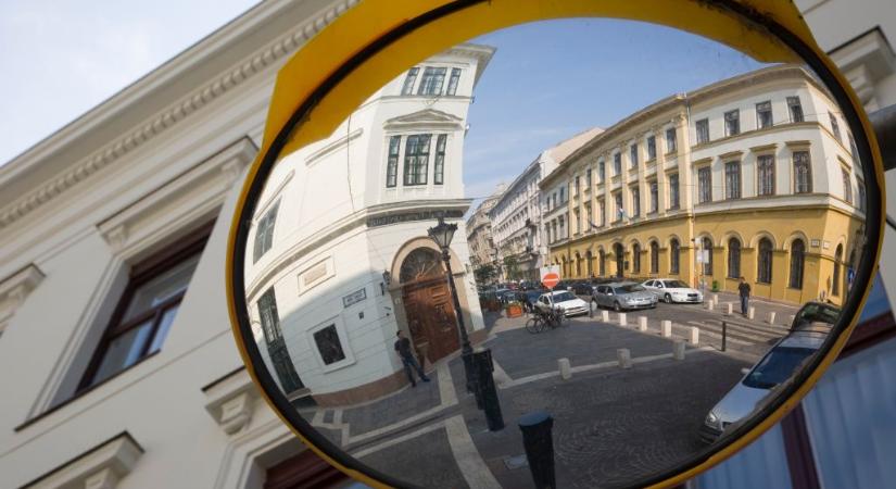 Tanuld meg, hogy ilyen helyezben nincs elsőbbséged!