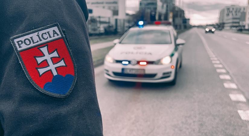 Tömegbaleset Kelet-Szlovákiában: négy autó ütközött, járhatatlanná vált az út