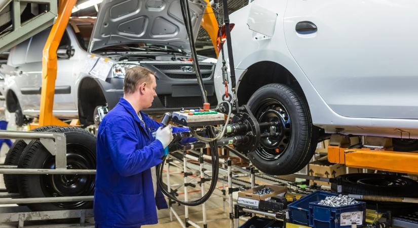 Bajban az orosz Tesla – váratlanul korlátozzák a Lada Largus értékesítését