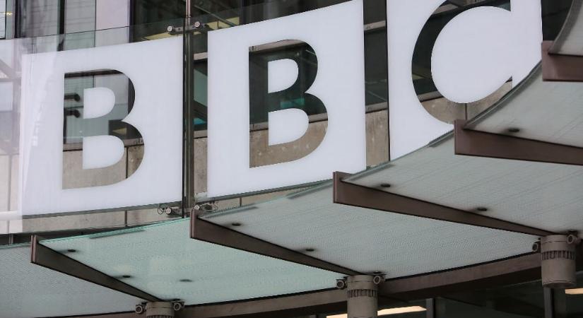 Bocsánatot kért a Trump-videó manipulálásáért a BBC igazgatótanácsának elnöke