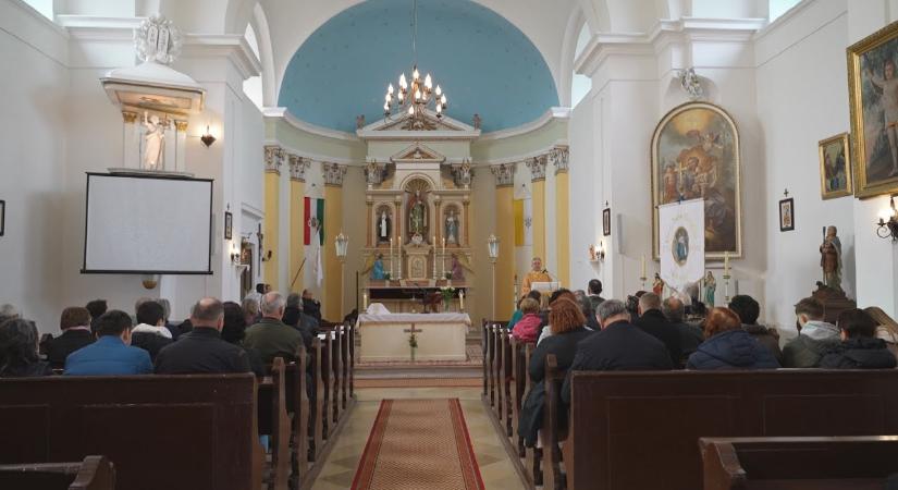 Zarándoklattal egybekötött szentmise Dunakömlődön