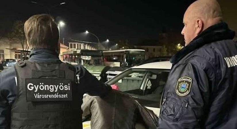 Súlyos dühkitörés Gyöngyösön, űzött vadként őrjöngtek a városban – sajnos a boltok sem úszták meg