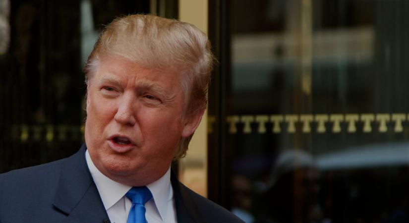 Donald Trump nem bánt kesztyűs kézzel a BBC távozó vezetőivel: újabb keményen fogalmazott az amerikai elnök