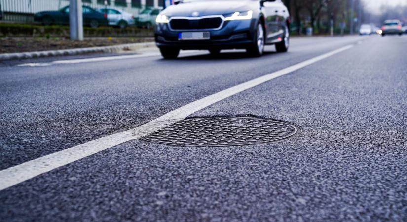 Megszólalt a polgármester az aknafedlapok miatt