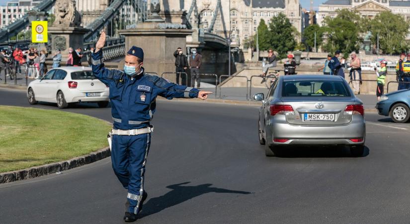 156 ezres bírságot vághatnak a magyarokra, egyetlen rossz mozdulat kell csak az autós közlekedésben