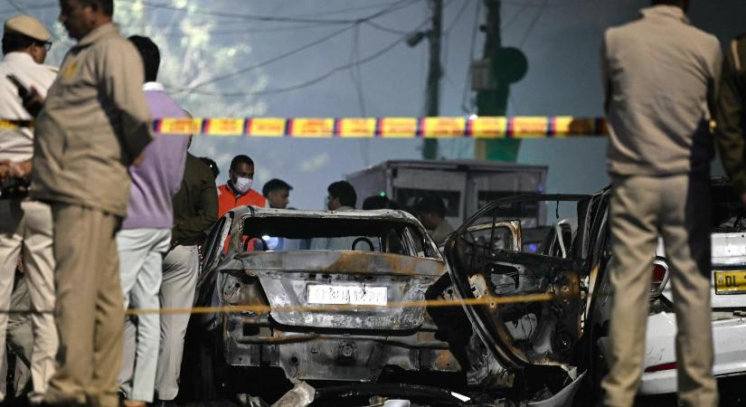 Nyolcan meghaltak, miután pokolgép robbant Újdelhi sűrűn lakott negyedében (videó)