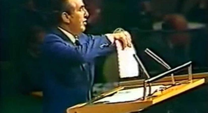 50 éve történt: Chaim Herzog összetépte a hírhedt Izrael-ellenes ENSZ-határozatot
