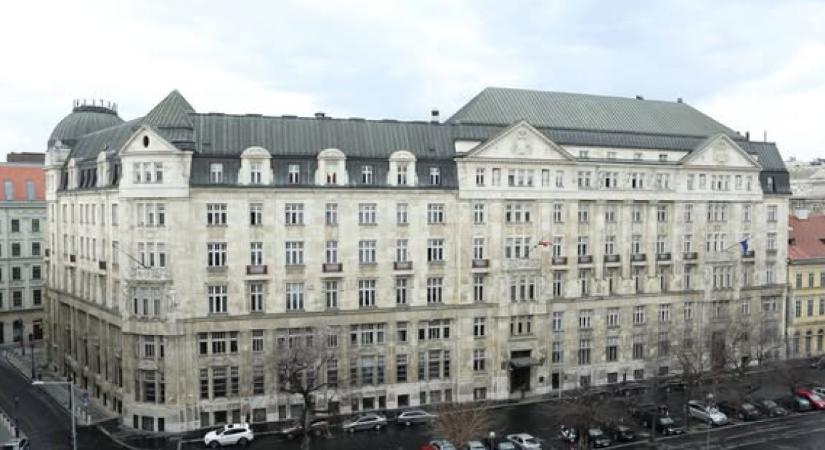 Árat csökkentettek: ismét kalapács alatt Nagy Márton minisztériuma