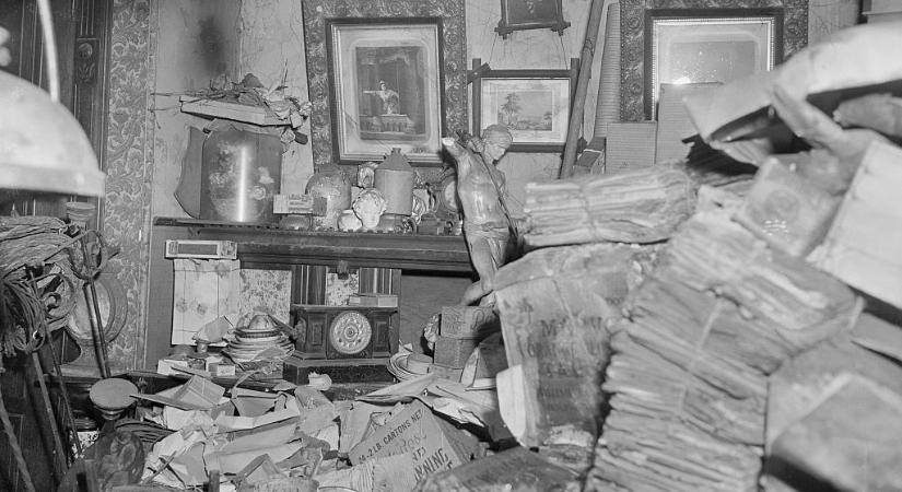 Hetekig keresték a kényszeres gyűjtögető holttestét, akit maguk alá temettek a felhalmozott szemétkupacok