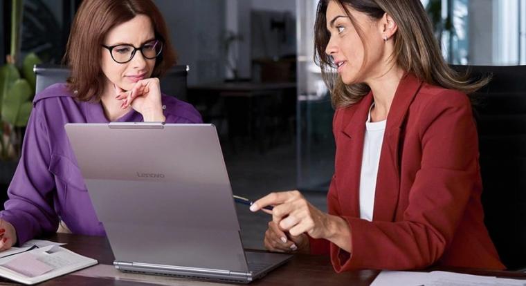 Itt az új laptop-dili! Gombnyomásra nő az új ThinkBook kijelzője