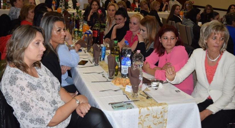 A szociális munka napját ünnepelték a Mezőtárkányban, búcsúztak az intézményvezetőtől