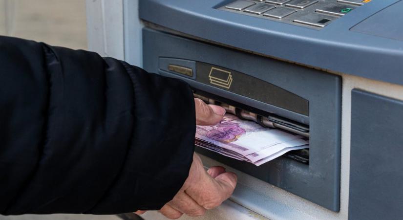 Az Alkotmánybírósághoz fordultak a bankok a kötelelező ATM-telepítés miatt