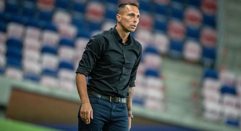 Vasárnap még a kispadon ült, hétfőn már távozott – edzőváltás Székesfehérváron