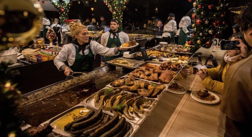 Év végi jutalmak: van ahol havi bér, máshol kolbászban mérik a karácsonyi bónuszt – mire számíthatnak a dolgozók?