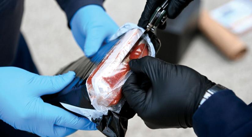 A rendőrség elárulta, miért tartottak nagyszabású drograzziát a hétvégén egy belvárosi szórakozóhelyen