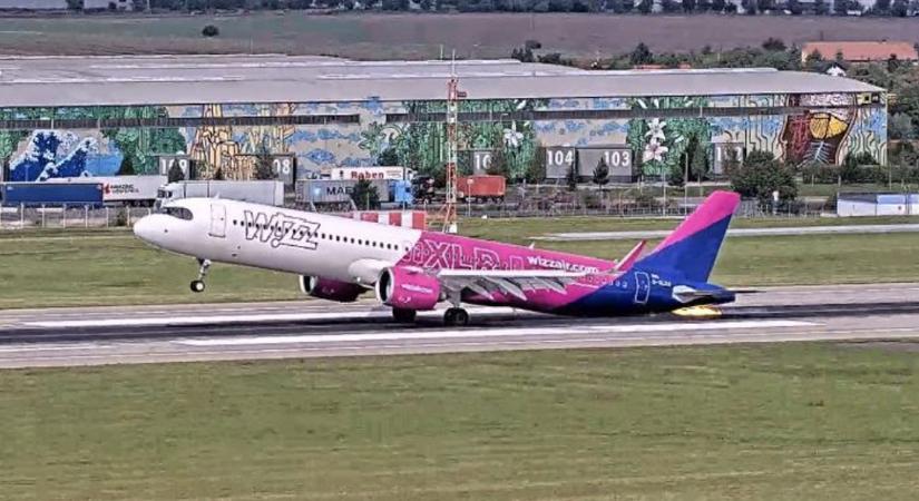 Szeptemberi balesete óta Prágában vesztegel a Wizz A321XLR gépe