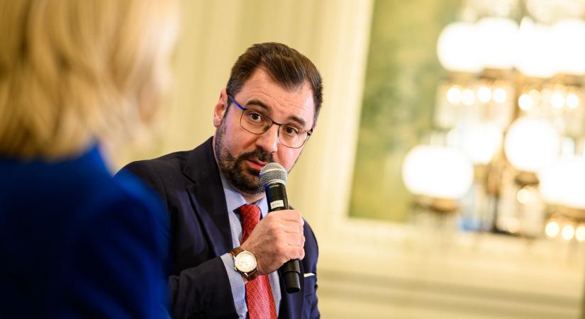 Szánthó Miklós megelégelte „a frusztrált brüsszeli balos sajtó” álhír cunamiját