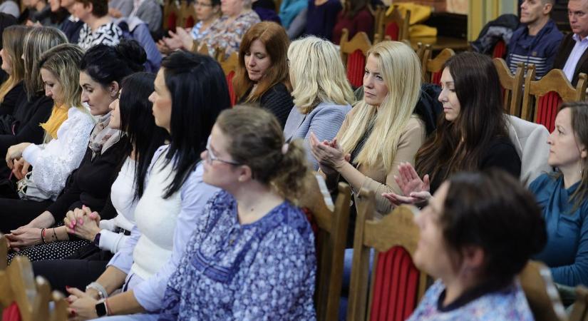 Egerben köszöntötték a szociális szféra elhivatott dolgozóit