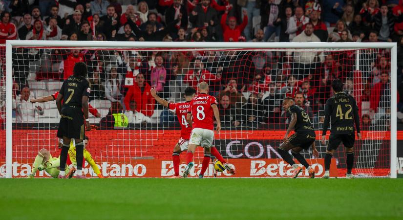 Ezt látnia kell: Ďurica öngólját idézte a Benfica bekkje
