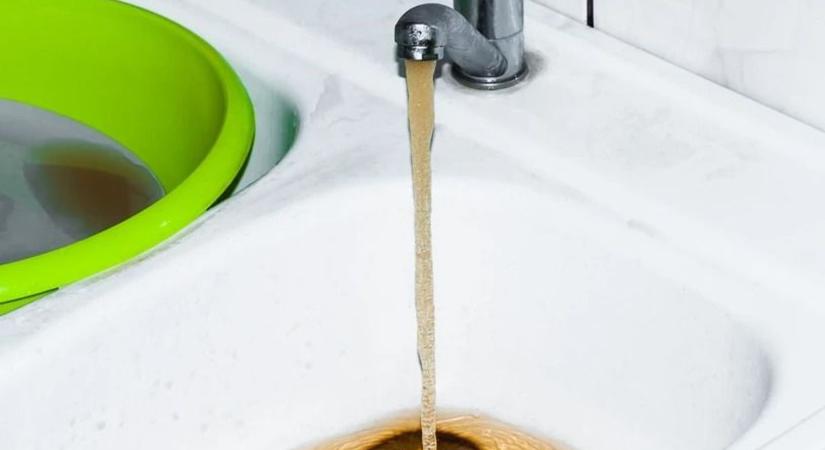 E. coli baktérium miatt vizsgálják a várpalotai ivóvízet, holnap egy lakótelepen szüneteltetik a vízszolgáltatást