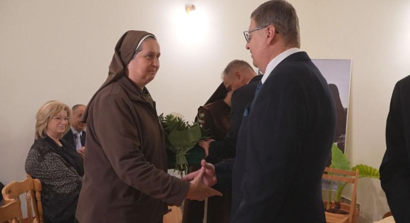 Vármegyei elismerést kaptak az esztergomi Ferences Szegénygondozó Nővérek