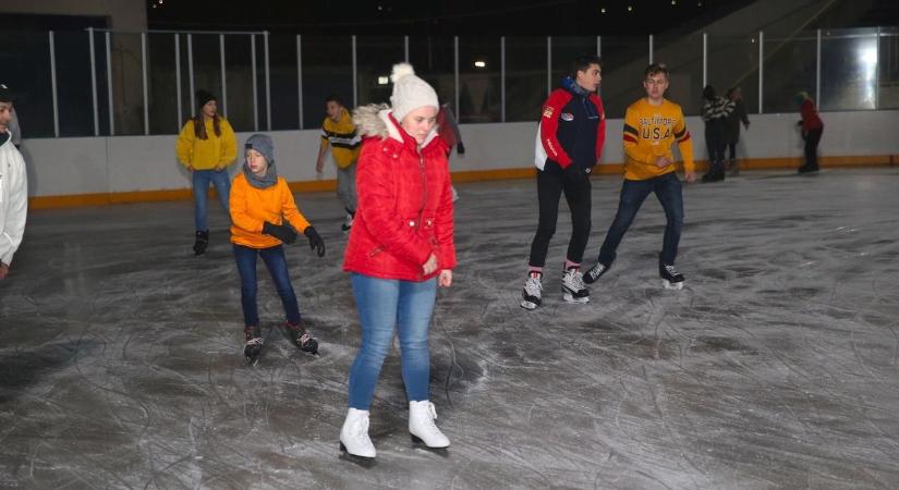 Hivatalos: ekkor nyit a pécsi műjégpálya, emelkednek a jegyárak!