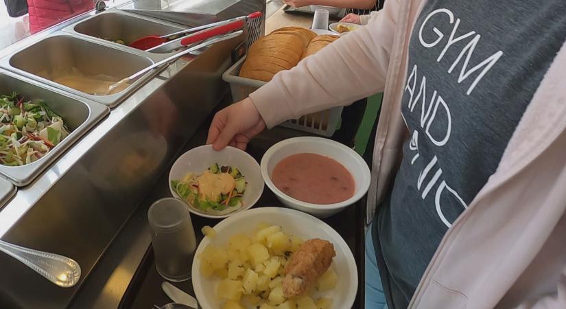 Tömeges ételmérgezés – már csak nyolc gyereket ápolnak kórházban  videó