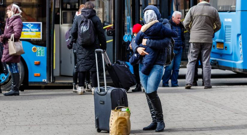 Az ukrán menekültek többet fizetnek be az államkasszába, mint amennyi segítséget kapnak - Csehországban