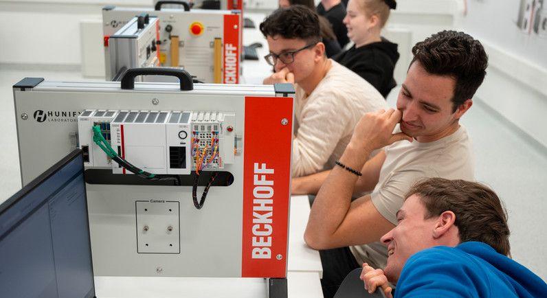 Csúcstechnológiás labort adtak át Debrecenben