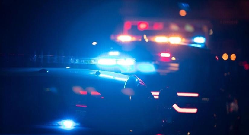 Súlyos baleset az M1-esen, két emberhez riasztották a mentőket