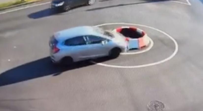 Már megint letarolták az új solymári körforgalmat