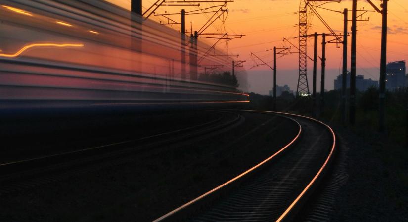 Súlyos baleset történt Magyarországon, megbénult a vasúti közlekedés