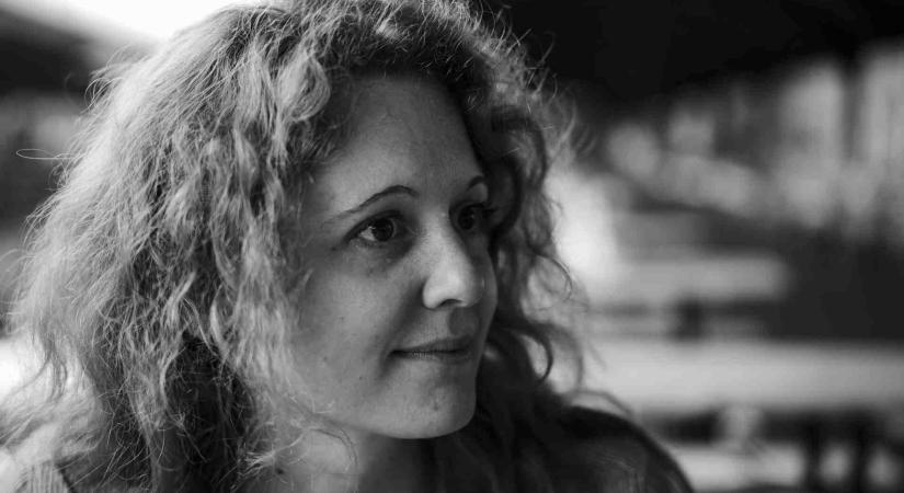 „PONT A LÉNYEGRŐL NINCS SZÓ SOHA” Beszélgetés Barna Emíliával